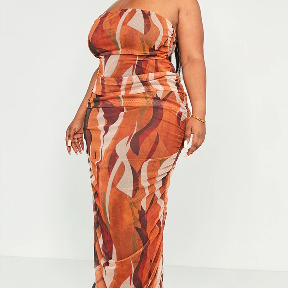 PrettyLittleThing Multicolor Abstract Maxi Dress